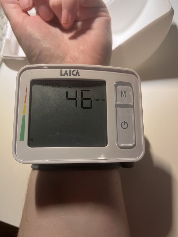 Tensiomentru de incheietura cu conectivitate cu aplicatie Laica