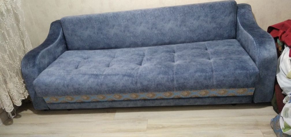 Продаю диван новый