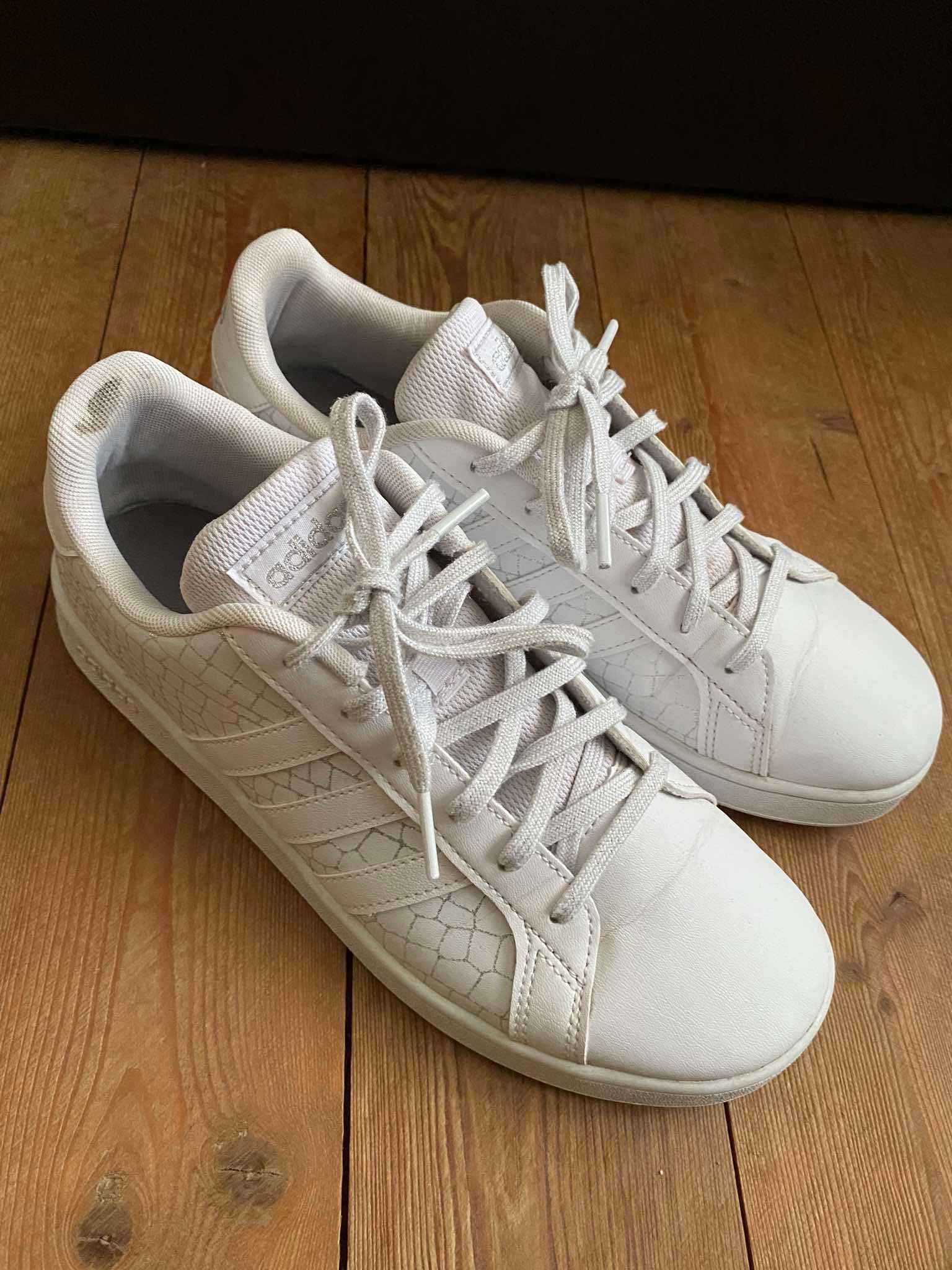 Маратонки adidas