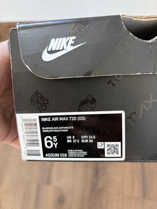 Оригинален Nike Air MAX 720 - 39