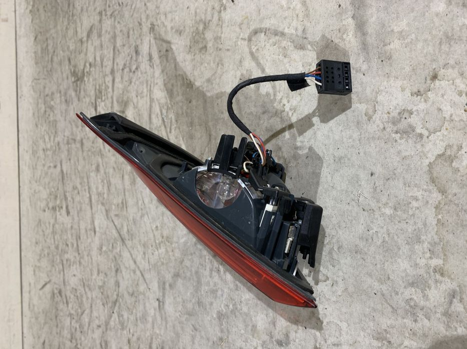 Stop stanga pe capota BMW Seria 4, F32, 2013, 2014, 2015, 2016, 2017, 2018, cod origine OE 63217296101