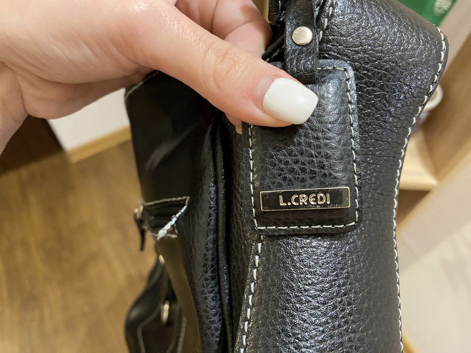 Vând geantă L.Credi