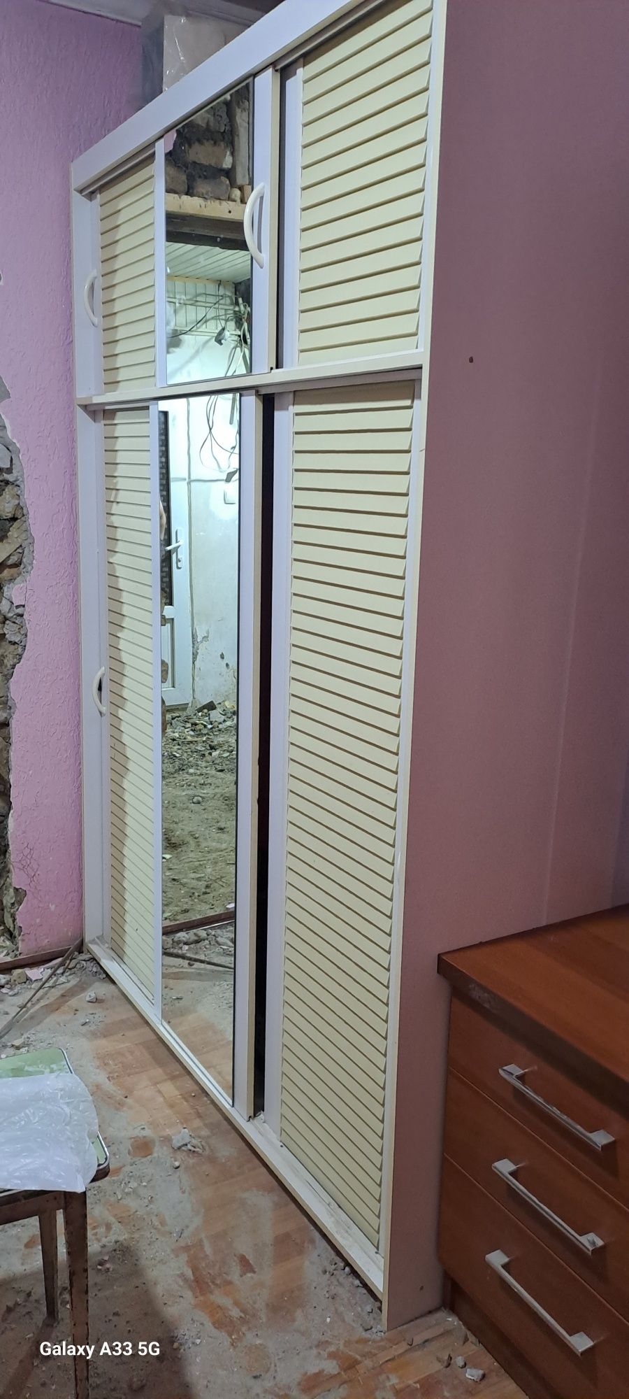 Мебели  придётся срочно