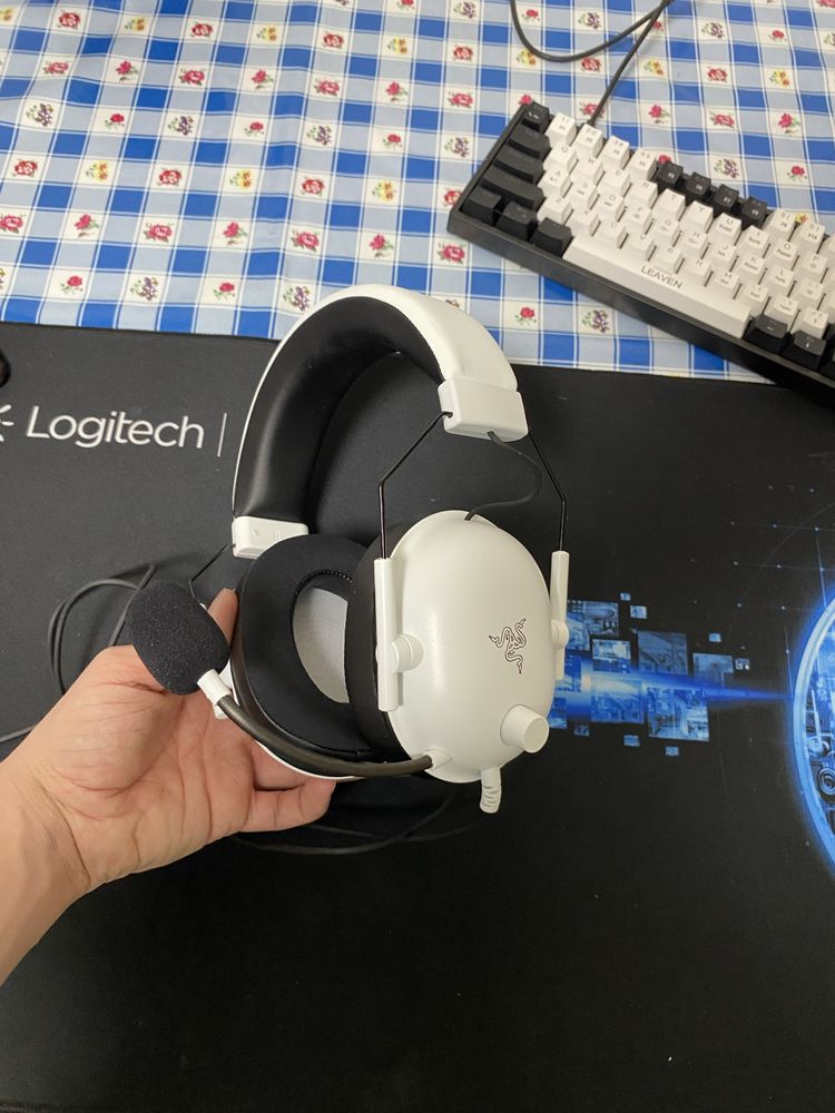 Продам наушники Razer