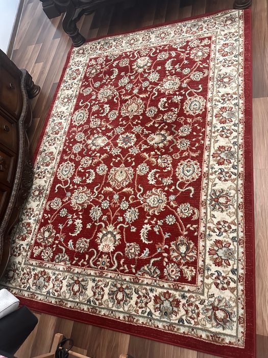 Covor roșu cu model