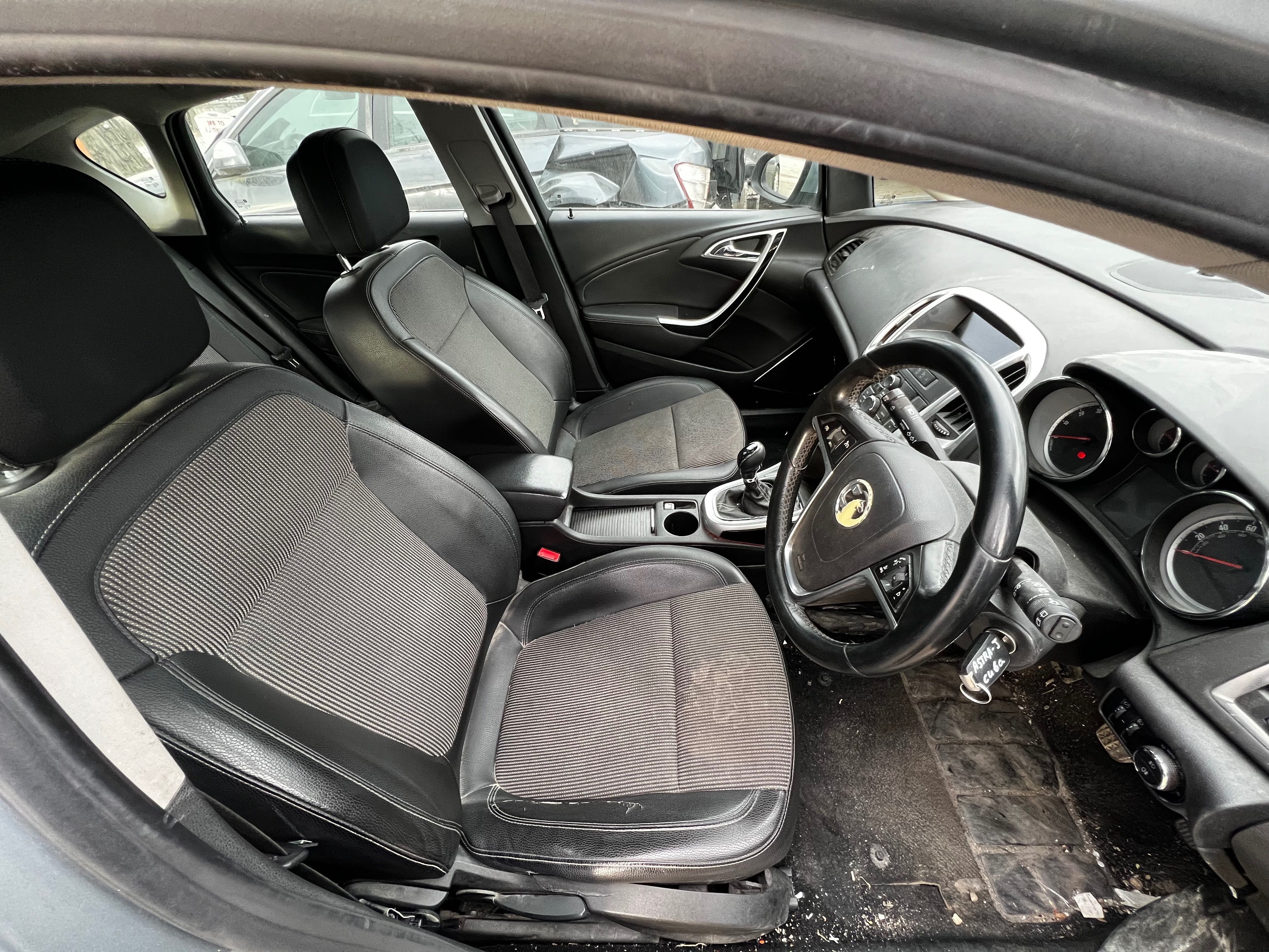 Opel Astra J 1.6 i. 2011г. на части