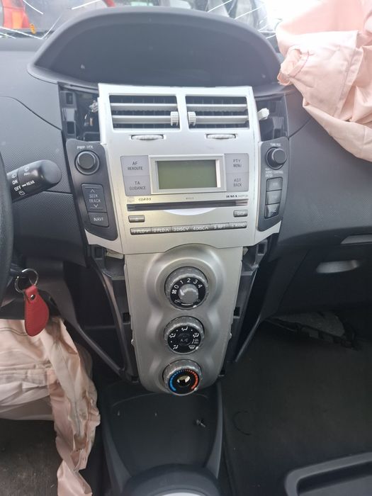 Toyota Yaris 2008 година 1.3 VVT-I  бензин Автоматик  87к.с