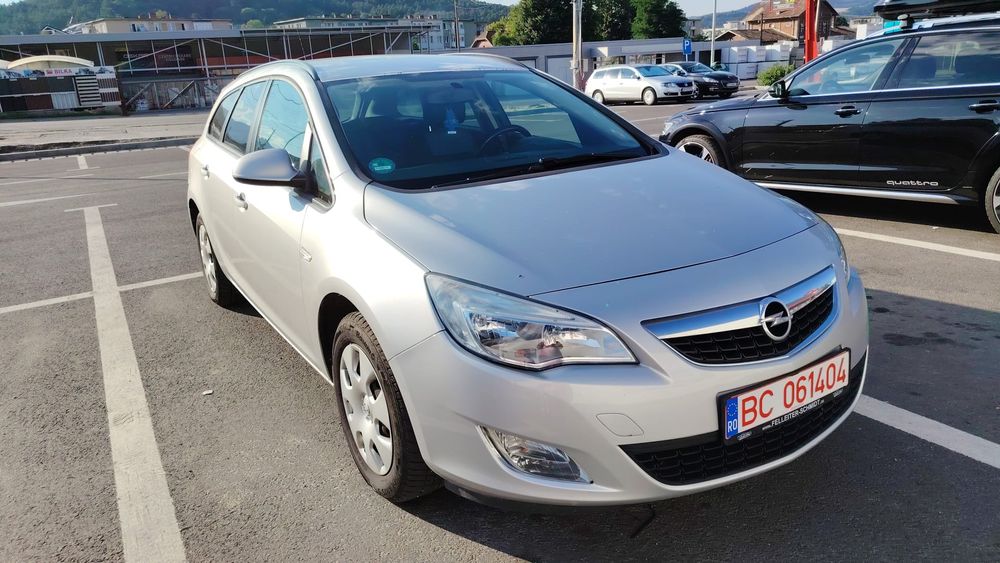 Vând Opel Astra 2012