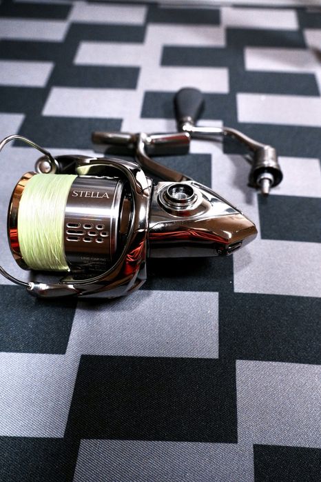 Shimano Stella 2500 FJ ( impecabila)