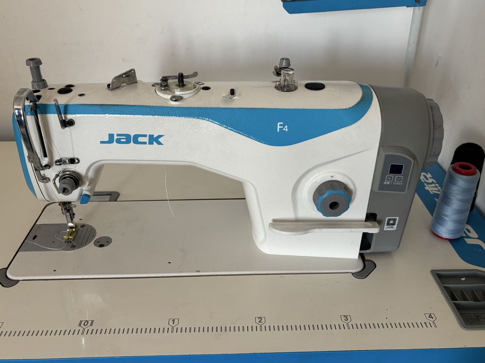 Jack F4 машинка прадаётся