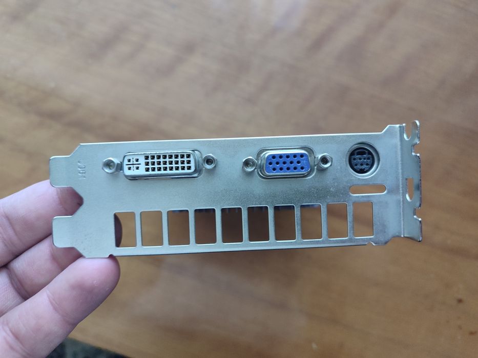 Nvidia geforce 8600gt 128mb 64bit ddr2.