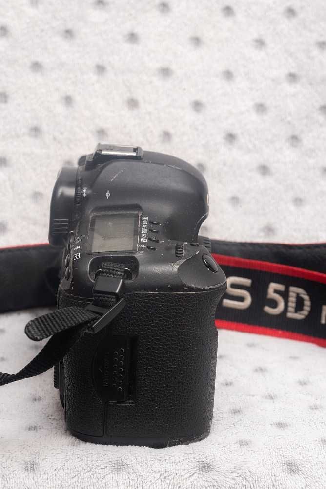 Vând body aparat foto 5D M3, cu senzor fullframe, Canon 5D Mark III