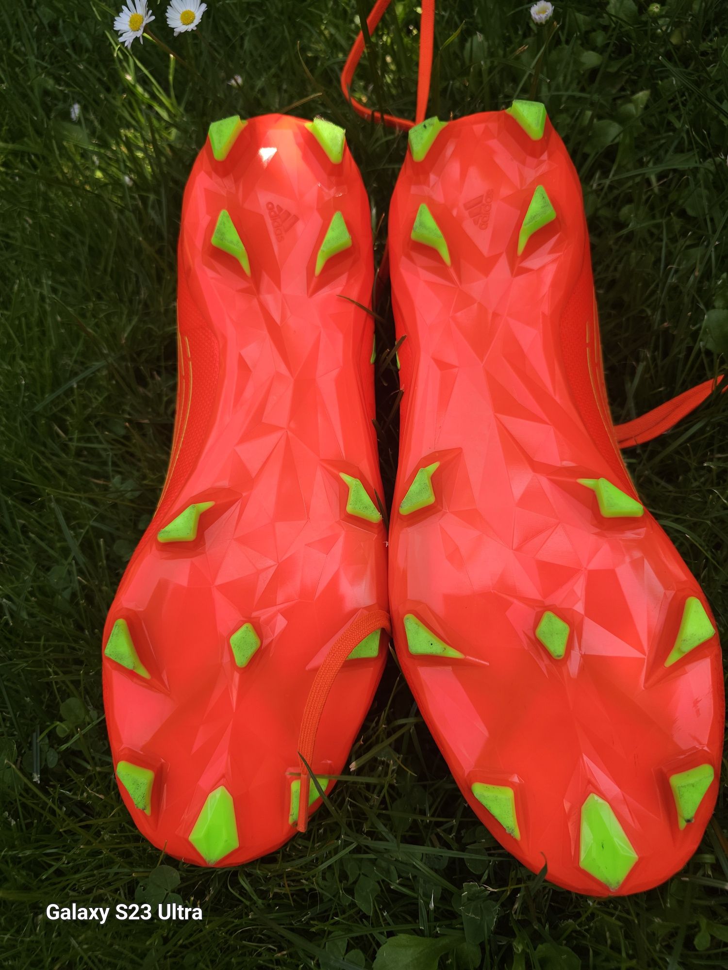 Ghete fotbal Adidas Predator