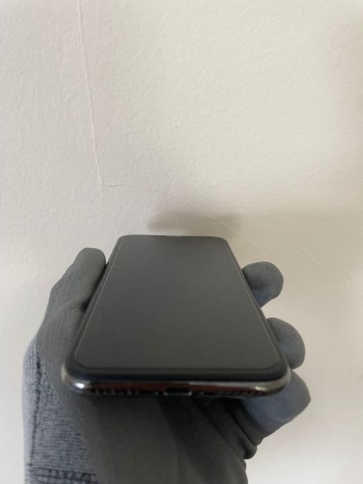 Продавам черен iPhone X 64GB