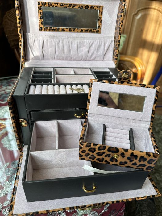 Шкатулка для украшений