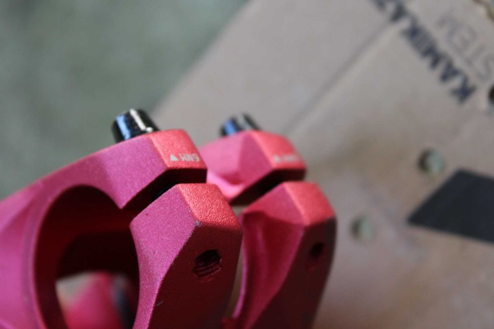 Sixpack Kamikaze 35mm-31.8" - pipa bicicleta - 3 culori