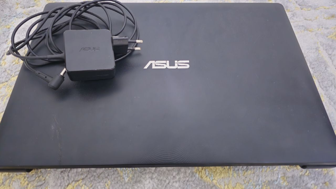 Ноутбук Asus купите не пожелеете.