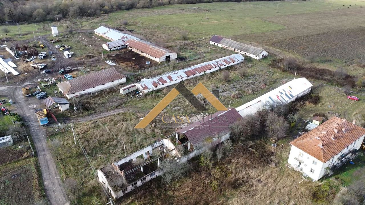 Продава се Промишлена сграда в с. Филиповци, Област Перник - 7671 кв.м за 20 €/кв.м - Снимка #3