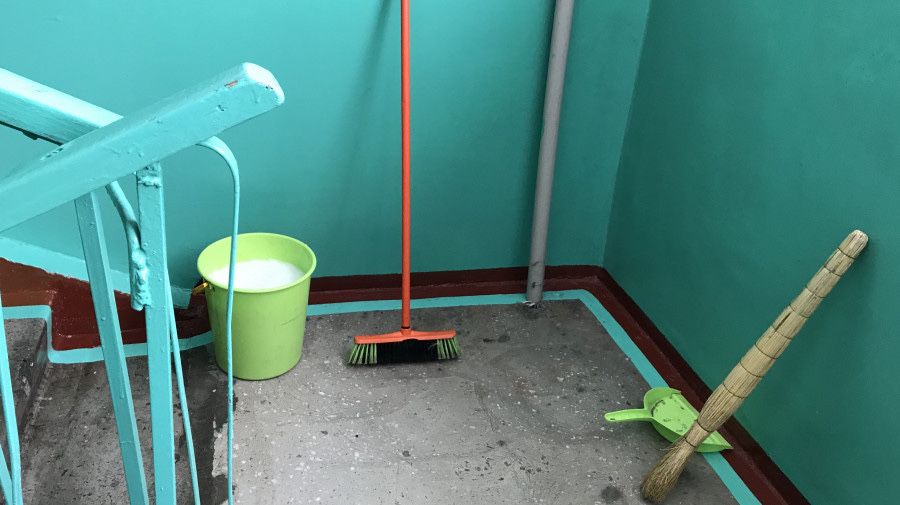 Уборка подъезда и огорода