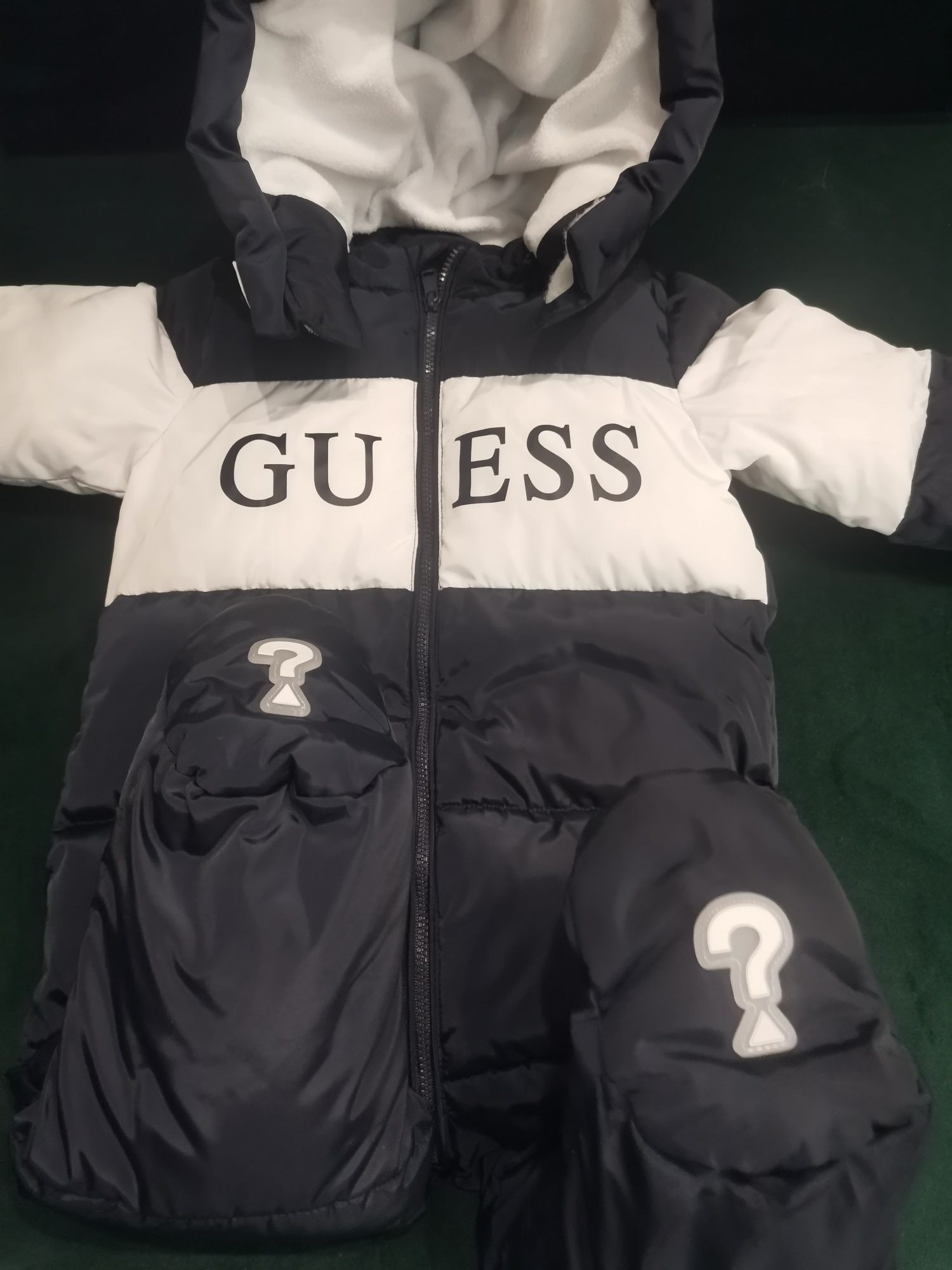 Бебешко космонавтче Guess