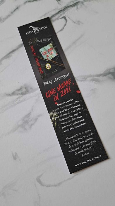 Carte "Rosu, alb & sange albastru" de Casey McQuiston