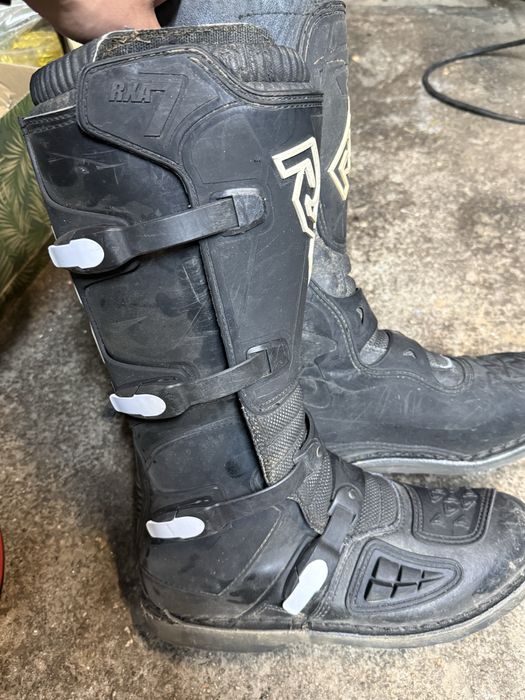 Продавам кросови ботуши RXA 47. Номер