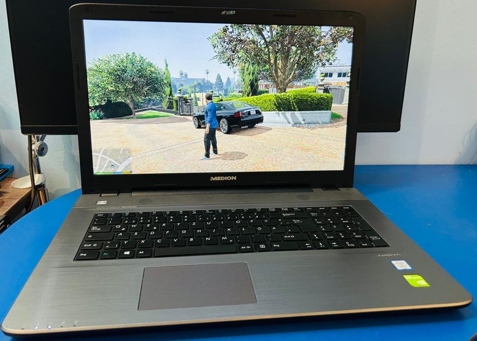 Laptop Medion 17.3” intel i7 gen 8, 16GB, SSD m2 256GB Nvidia 940mx