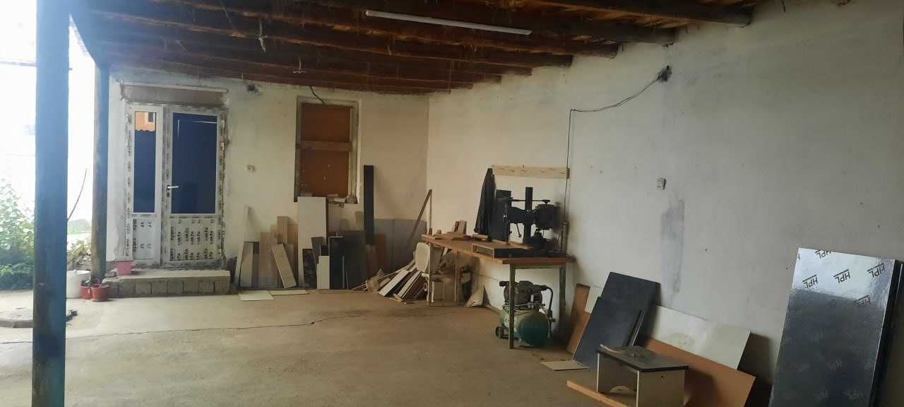 Parkent tumanida noturar bino bolib tolash sharti bilan sotiladi.