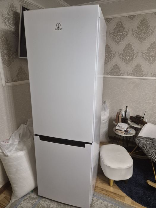 Холодильник indesit