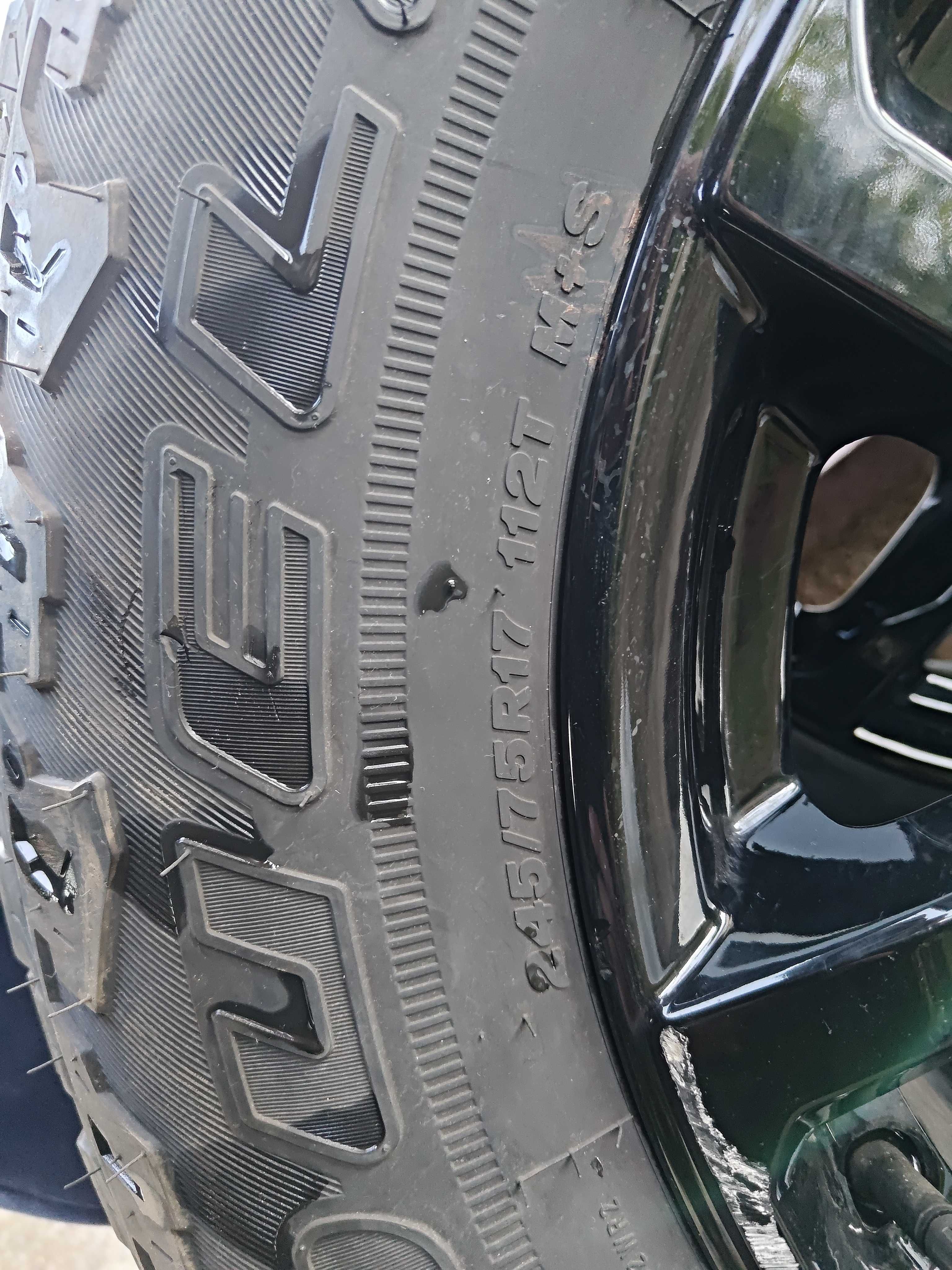 Гуми 245/75 R17 с джанти за Jeep Gladiator/ Wrangler JT/JL