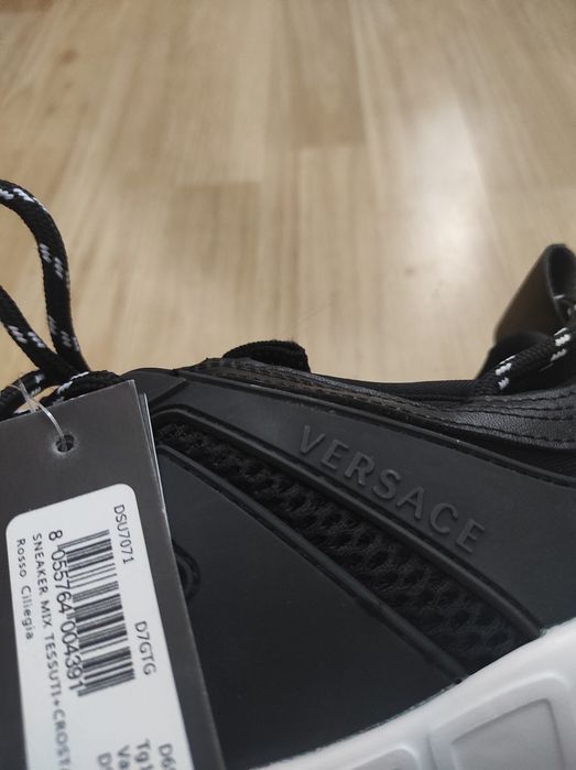 Versace chain reaction black and white