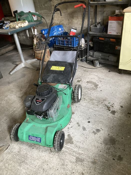 Motocositoare profesională pe benzina