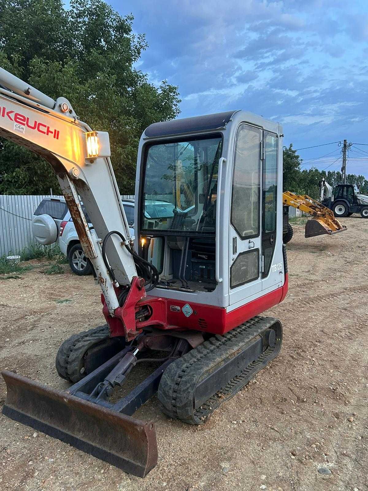 Mini-excavator Takeuchi 2.8 tone – 2008 – 3600 ore – Gata de lucru