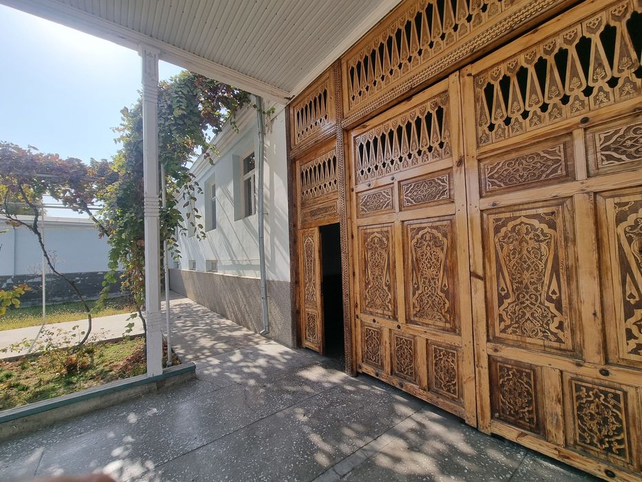 Улуг йул Махаллада уй сотилади 12сот яшаш хонаси 12сот