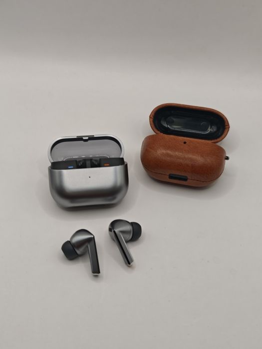 Căști Samsung Buds 3 Pro cu husa de piele