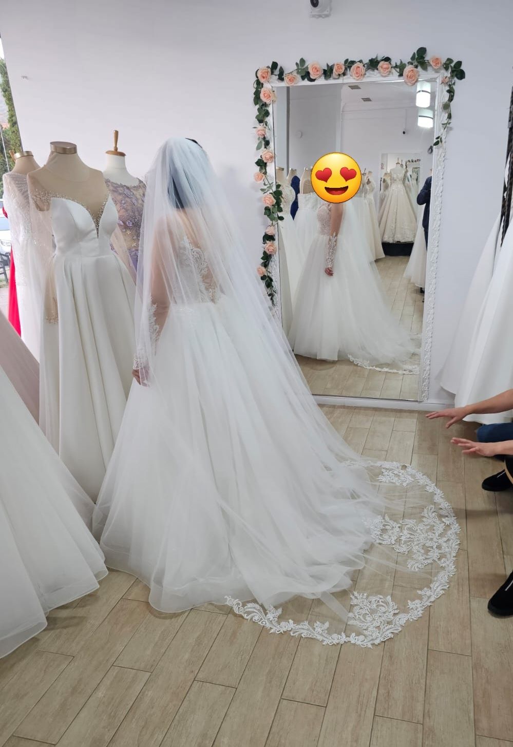 Vând rochie de mireasă făcută la comandă la atelier Ludmila Fashion