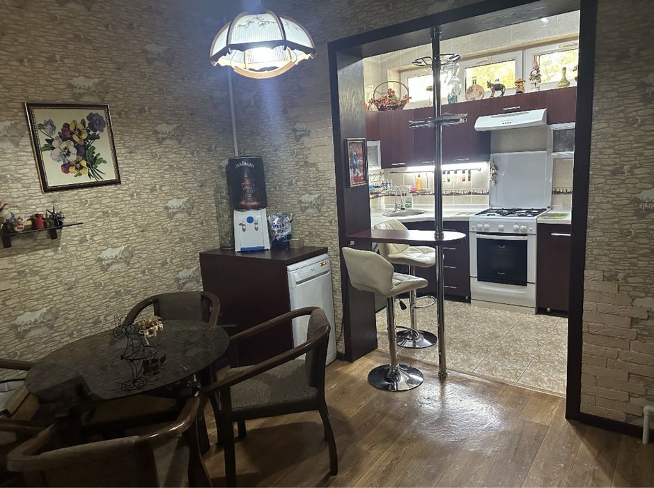 Продается 4-комнатная квартира, массив Карасу-1, конечная автобусов