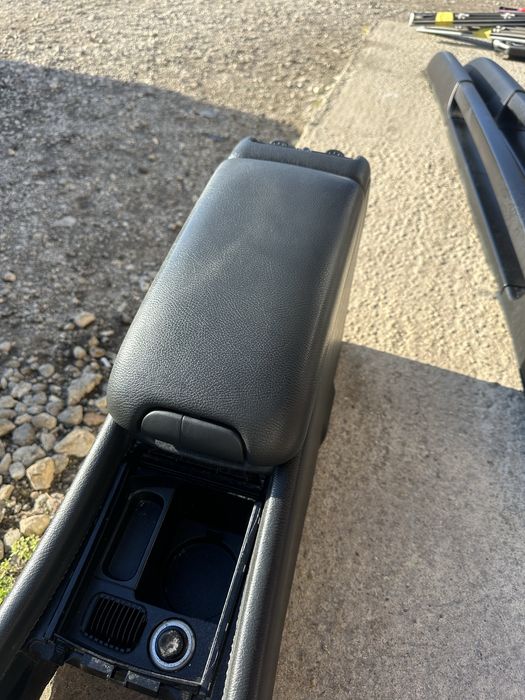 Подлакътник/Централна конзола за Мерцедес W203 C classe