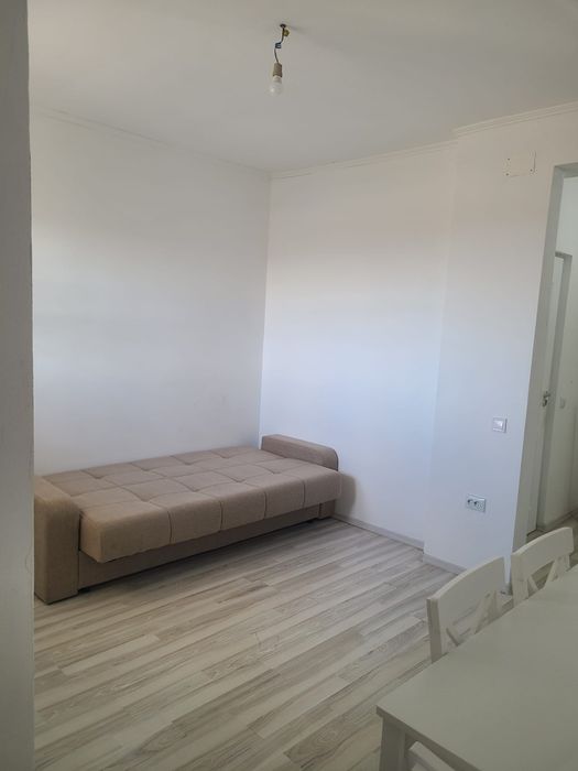 Inchiriez apartament nou cu o camera ( parcare inclusa )