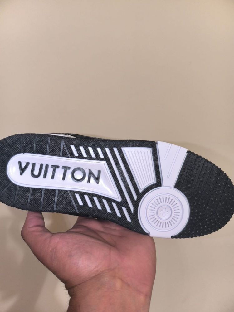 Adidasi Louis Vuitton maxi black and white calitate premium