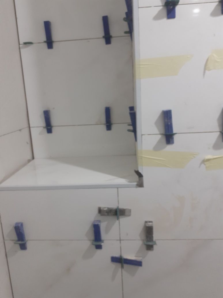 Execut lucrari de gresie, faianta ,rigips, glet, electricitate,