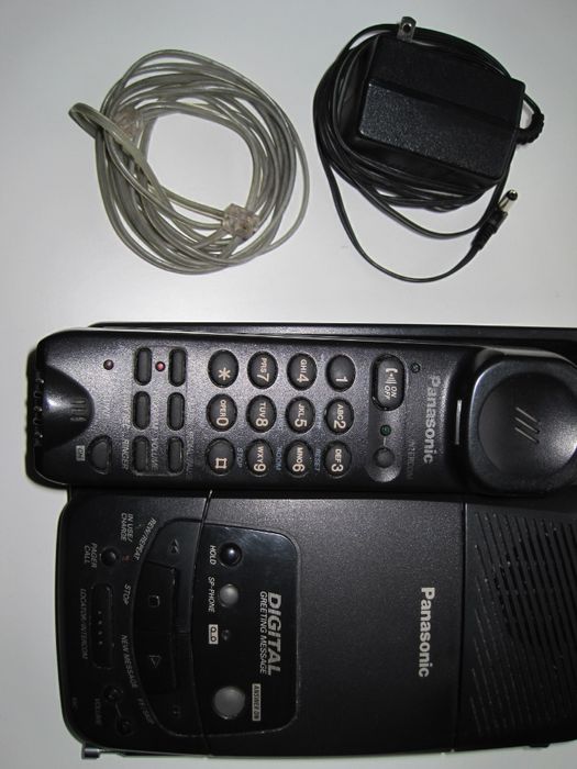 Безжичен телефон Panasonic с телефонен секретар.