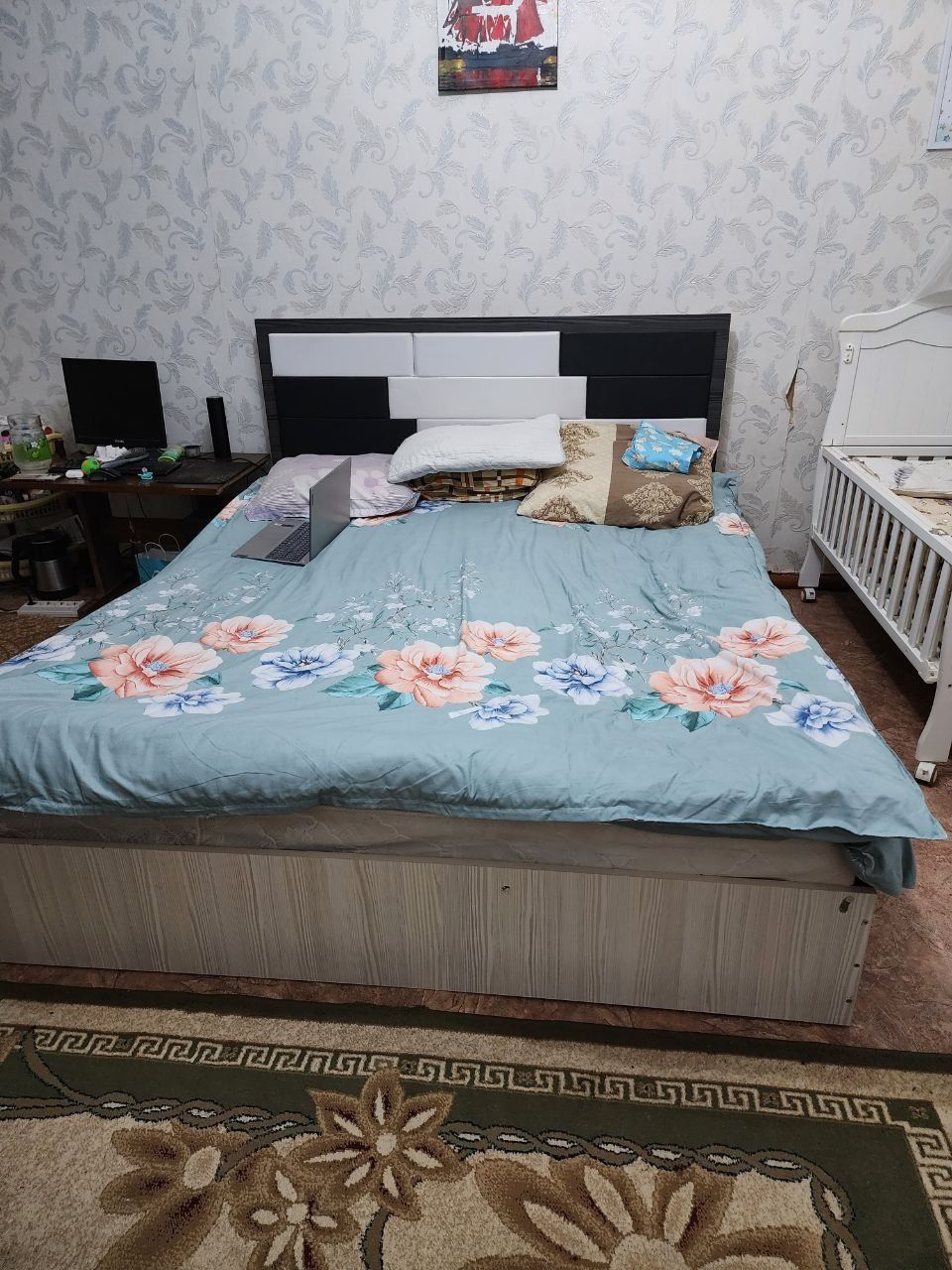Продаётся  двуспальная кровать