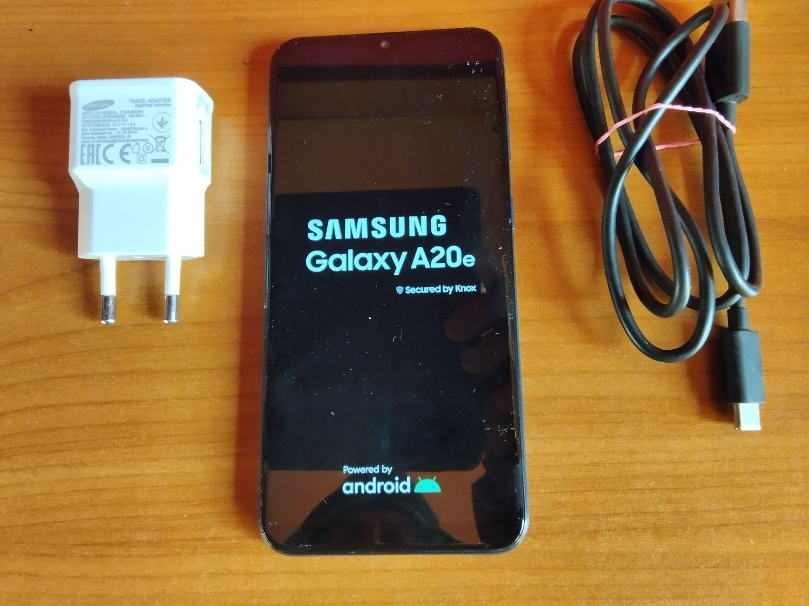 страхотен GSM 4G оригинален самсунг А20е с 2сим карти не кодиран
