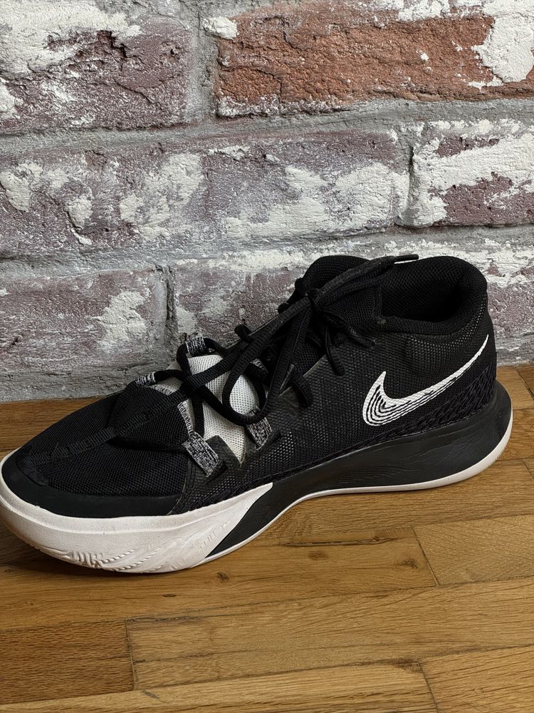 Маратонки за баскетбол Nike Kyrie Irving