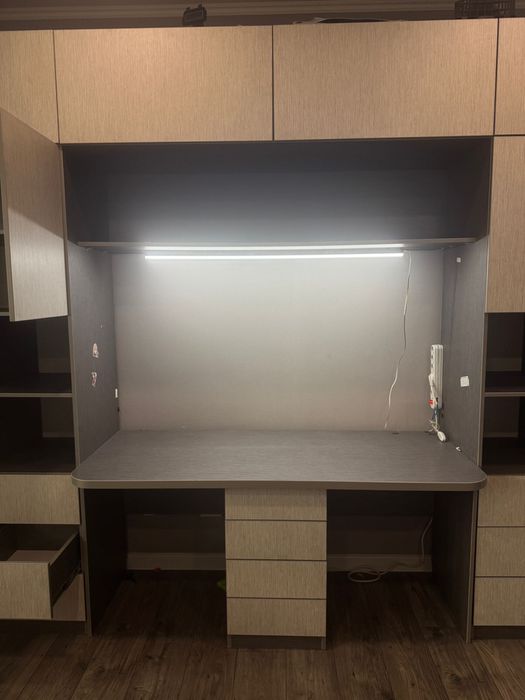 Шкаф с рабочим столом