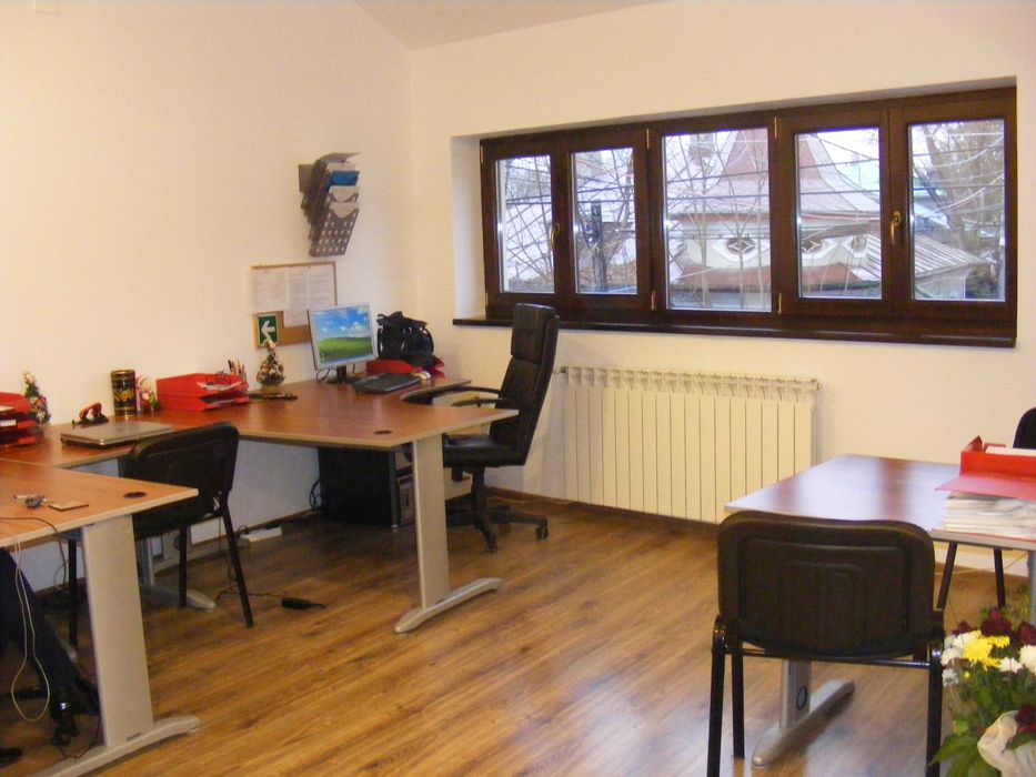 Spatiu pentru birou, cabinet medical, ultracentral, langa UMF