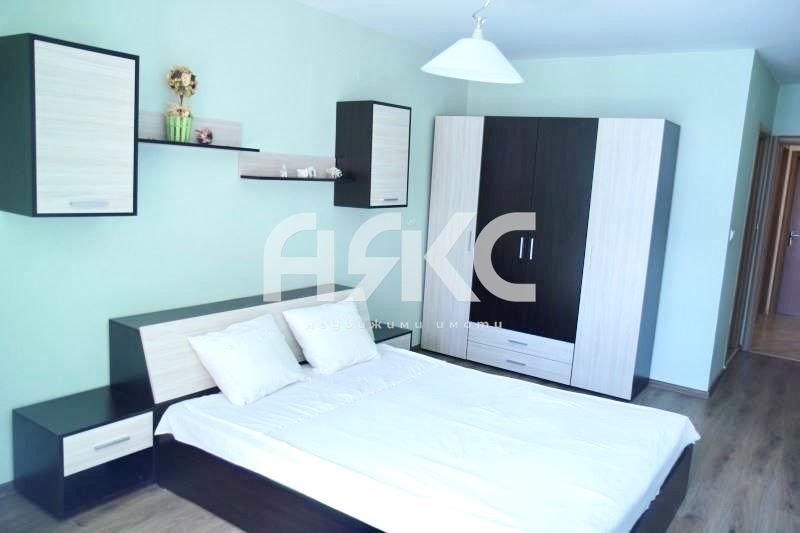 Тристаен обзаведен апартамент под наем  в кв. Студентски град