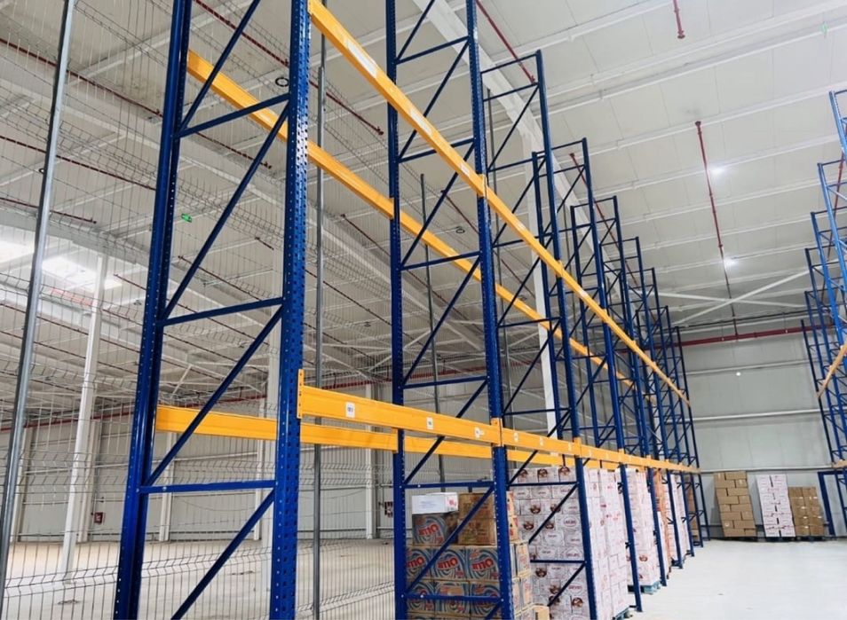 rafturi pentru depozitare