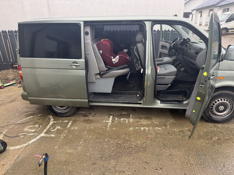 Volkswagen T5 2006 5+1 locuri 2.5